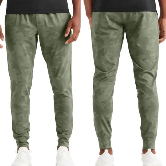 . Rhone Gym Joggers In Olivine Grid Camo Size M - Picture 1 of 15